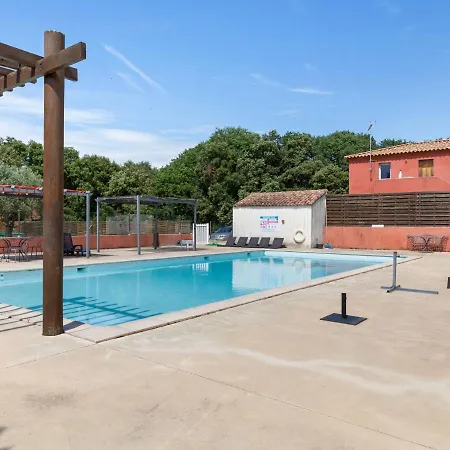 Boutique In With Swimming Pool * カストリ